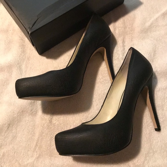 BCBGeneration Shoes - ❗️SALE❗️NEW BCBGeneration Parade Snakeskin Pumps